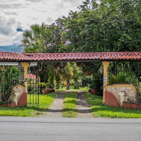 Linda Casa De Verano Con Amplias Zonas Verdes San Isidro De El General Extérieur photo