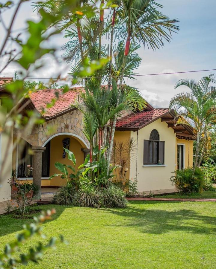 Linda Casa De Verano Con Amplias Zonas Verdes San Isidro De El General Extérieur photo