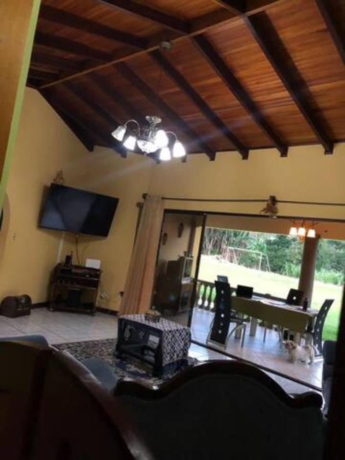 Linda Casa De Verano Con Amplias Zonas Verdes San Isidro De El General Extérieur photo